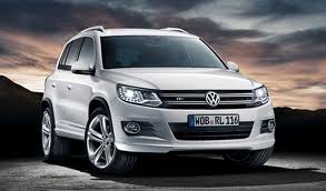 Volkswagen nous confirme l’arrivée du pack R-Line sur le Tiguan et celui -ci implique quelques nouveautés comme des nouveaux pare-chocs et un spoiler à l’arrière avec des inserts chrome. Volkswagen nous confirme l’arrivée du pack R-Line sur le Tiguan et celui -ci implique quelques nouveautés comme des nouveaux pare-chocs et un spoiler à l’arrière avec des inserts chrome.