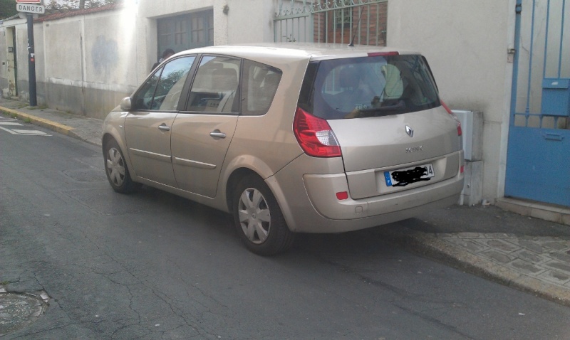 Certains automobilistes se garent parfois un peu n'importe o�. � Poitiers, des habitants se sont rassembl�s pour lutter contre cette habitude g�nante.