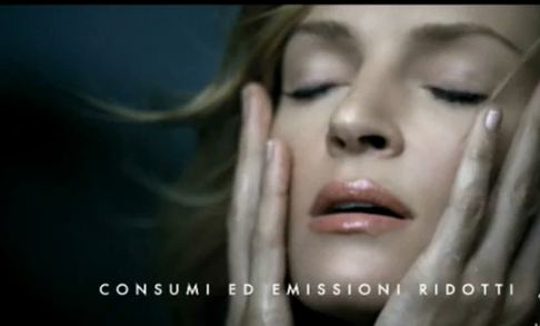 L�actrice am�ricaine Uma Thurman, devenue c�l�bre pour ses r�les dans plusieurs films comme Pulp Fiction, fait actuellement la promotion du nouveau mod�le Alfa Romeo...